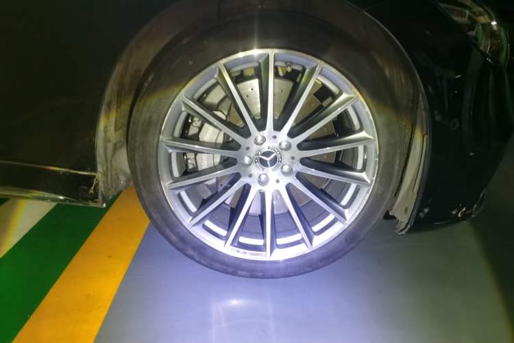 Used Mercedes-Benz S-Class 2023 Restyled S 450 L 4MATIC Right Front Wheel Hub