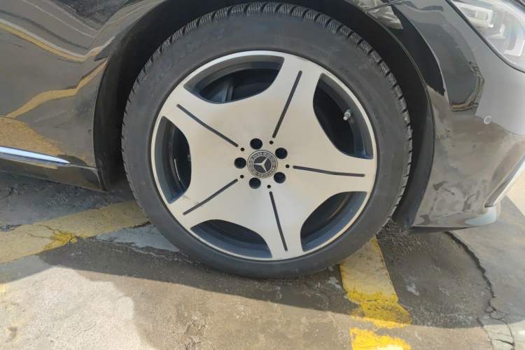 Used Mercedes-Benz S-Class 2023 S 400 L Business Model Right Front Wheel Hub