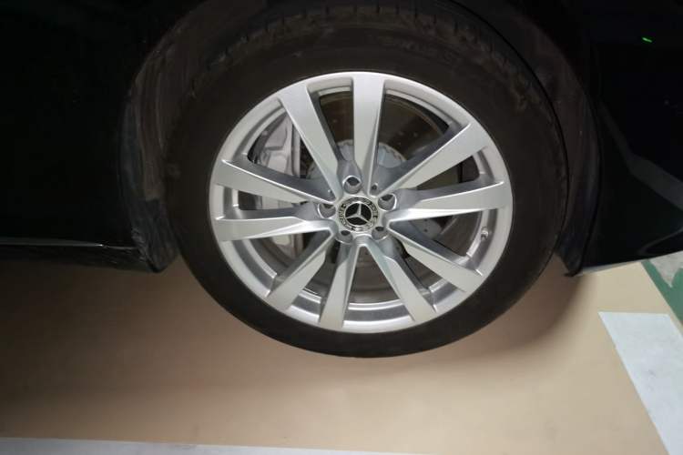 Used Mercedes-Benz S-Class 2023 Updated S 400 L Business Version Right Front Wheel Hub