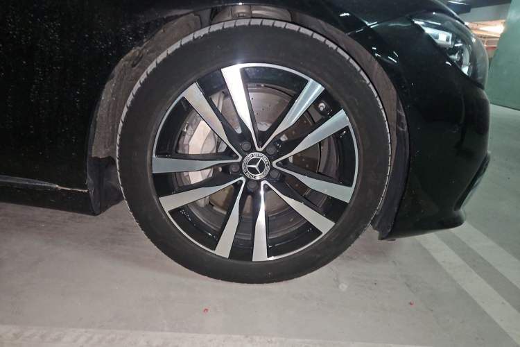Used Mercedes-Benz S-Class 2023 Updated S 400 L Luxury Edition Right Front Wheel Hub