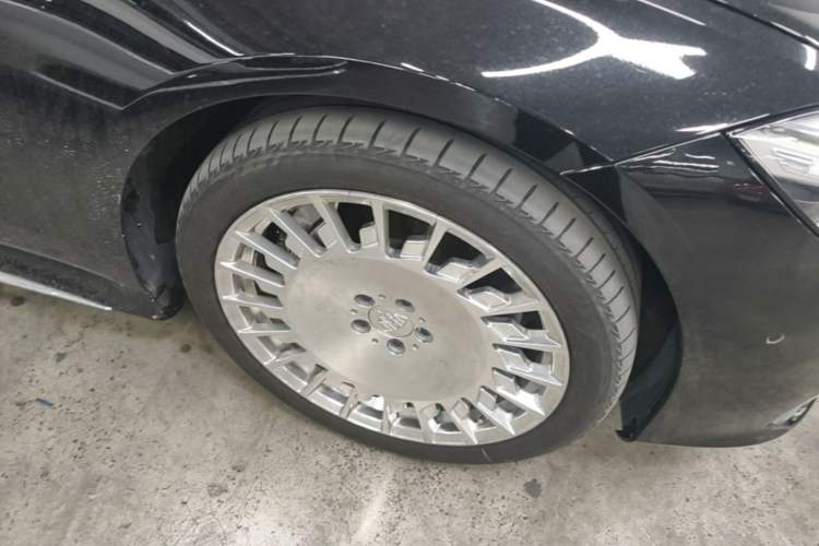 Used Mercedes-Benz S-Class 2023 S 450 L 4MATIC Right Front Wheel Hub