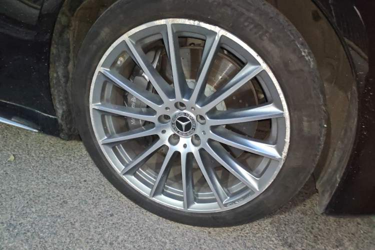 Used Mercedes-Benz S-Class 2023 Restyled S 450 L 4MATIC Right Front Wheel Hub