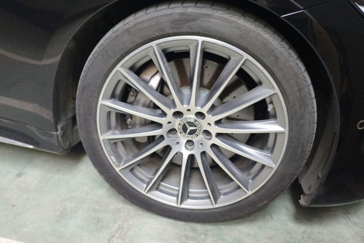 Used Mercedes-Benz S-Class 2023 S 450 L 4MATIC Right Front Wheel Hub