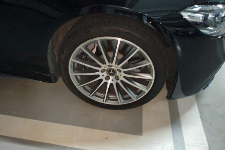 Used Mercedes-Benz S-Class 2023 S 450 L 4MATIC Right Front Wheel Hub