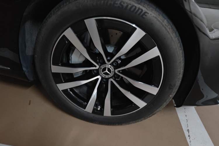 Used Mercedes-Benz S-Class 2023 S 400 L Luxury Model Right Front Wheel Hub