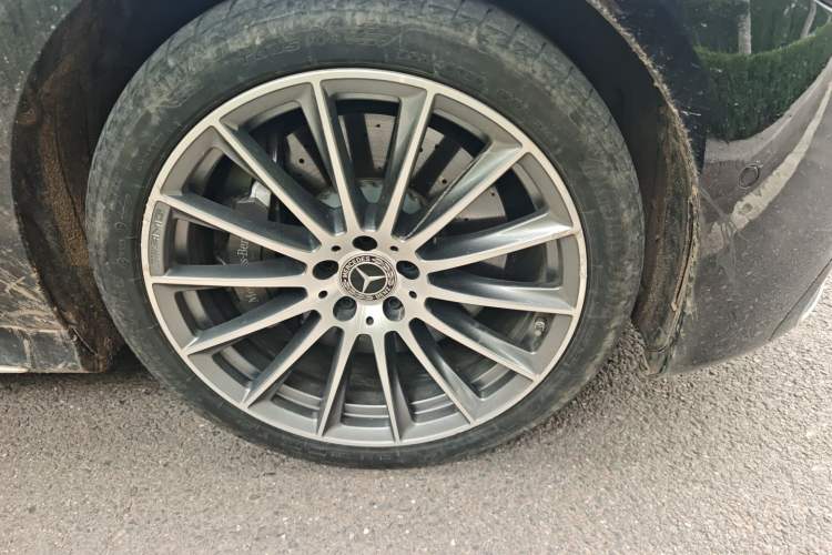 Used Mercedes-Benz S-Class 2023 Restyled S 450 L 4MATIC Right Front Wheel Hub