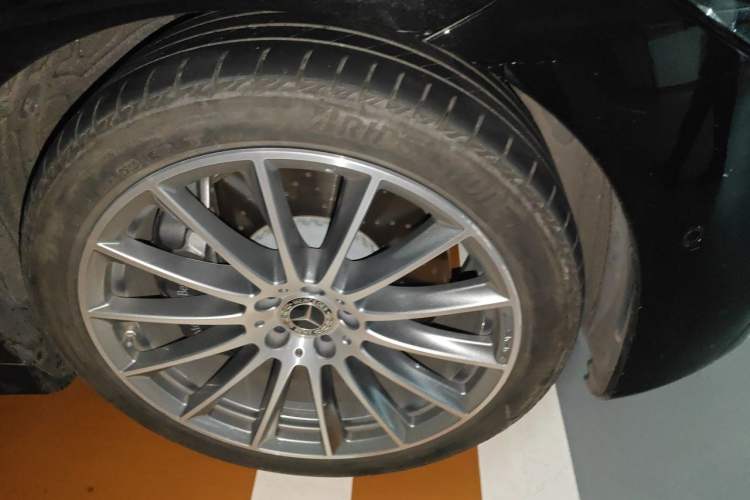 Used Mercedes-Benz S-Class 2023 S 450 L 4MATIC Right Front Wheel Hub