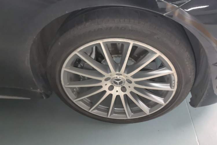 Used Mercedes-Benz S-Class 2023 S 450 L 4MATIC Right Front Wheel Hub