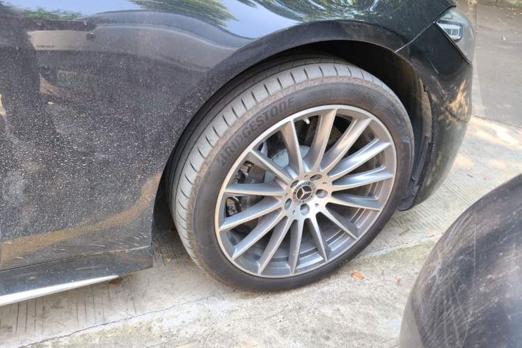 Used Mercedes-Benz S-Class 2023 S 450 L 4MATIC Right Front Wheel Hub