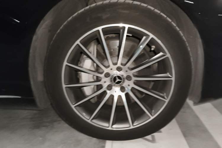 Used Mercedes-Benz S-Class 2023 S 400 L Business Model Right Front Wheel Hub