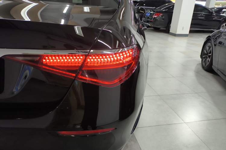 Used Mercedes-Benz S-Class 2023 Updated S 400 L Luxury Edition Right Rear Taillight