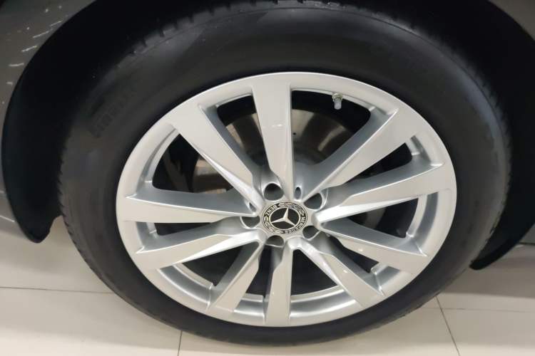 Used Mercedes-Benz S-Class 2023 S 400 L Business Model Right Rear Wheel Hub