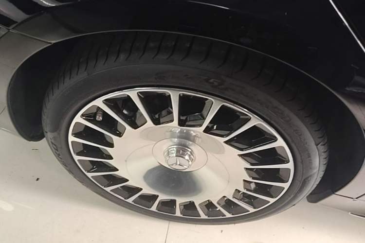Used Mercedes-Benz S-Class 2023 S 450 L 4MATIC Right Rear Wheel Hub