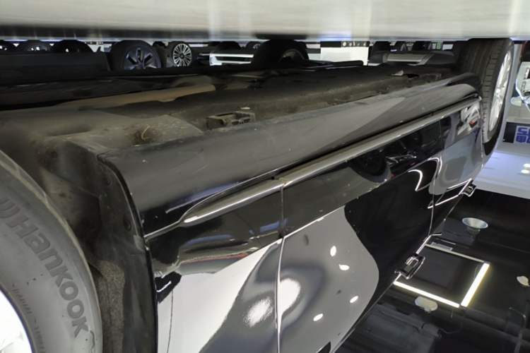 Used Mercedes-Benz S-Class 2023 S 400 L Business Model Right Side Sill