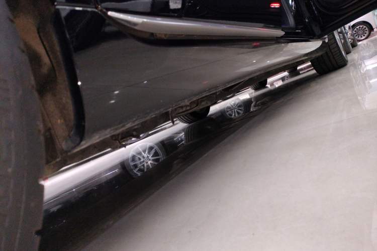 Used Mercedes-Benz S-Class 2023 S 400 L Business Model Right Side Sill