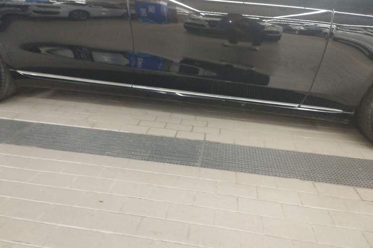 Used Mercedes-Benz S-Class 2023 S 400 L Business Model Right Side Sill