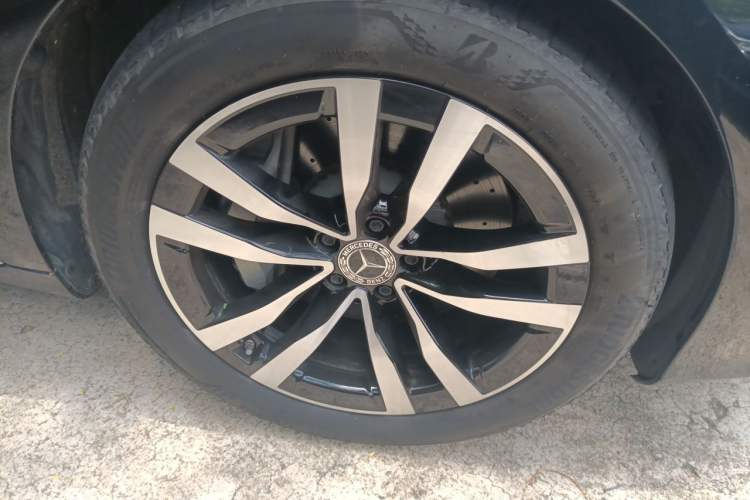 Used Mercedes-Benz S-Class 2023 S 400 L Luxury Model Right Front Wheel Hub