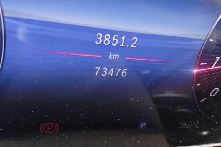 Used Mercedes-Benz S-Class 2023 S 450 L 4MATIC Odometer Close Up