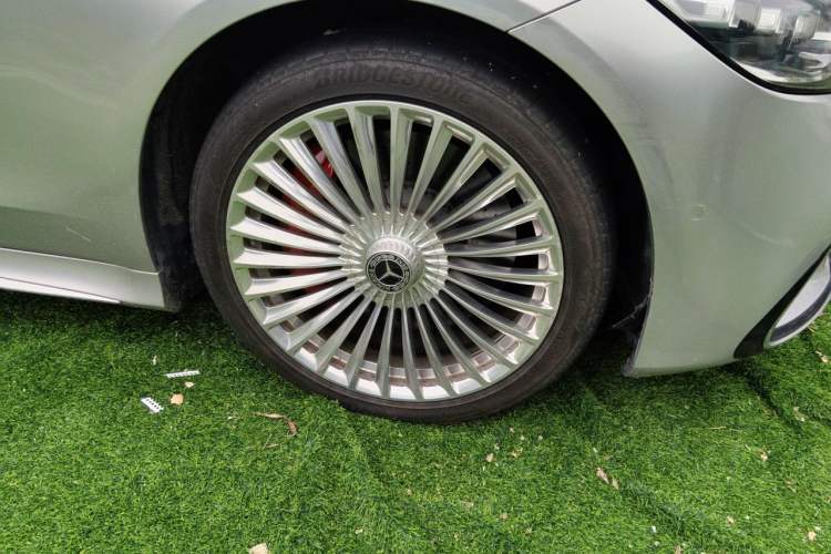 Used Mercedes-Benz S-Class 2023 S 450 L 4MATIC Right Front Wheel Hub