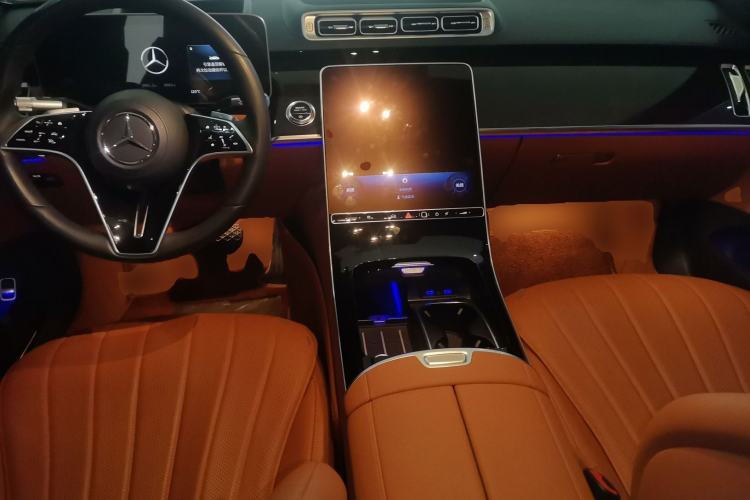 Used Mercedes-Benz S-Class 2024 S 400 L Luxury Model Center Console