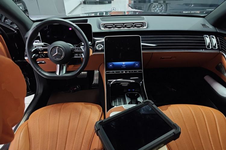 Used Mercedes-Benz S-Class 2024 S 450 L 4MATIC Center Console