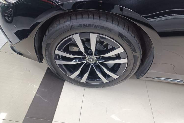 Used Mercedes-Benz S-Class 2024 S 400 L Luxury Model Exterior 3