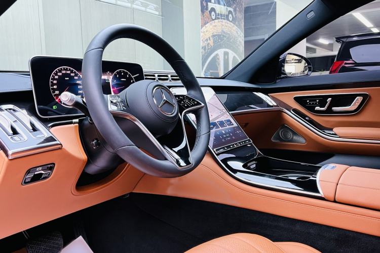Used Mercedes-Benz S-Class 2024 Restyled S 400 L Luxury Edition Interior 1