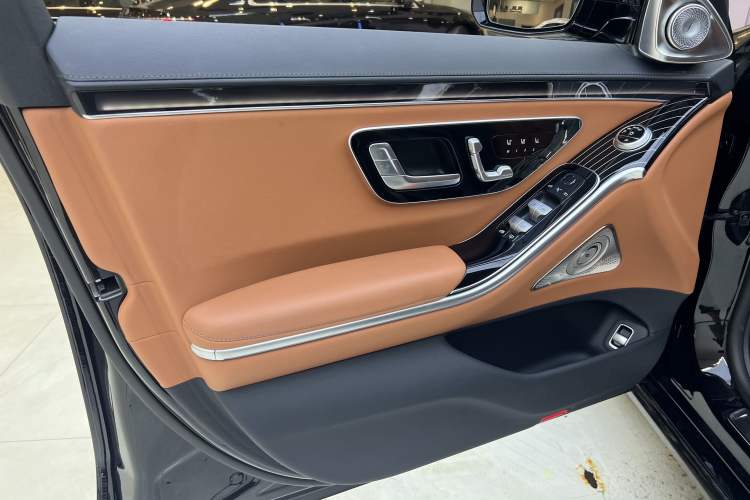 Used Mercedes-Benz S-Class 2024 S 400 L Business Model Interior 10