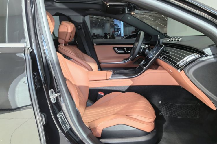Used Mercedes-Benz S-Class 2024 S 450 L 4MATIC Interior 10