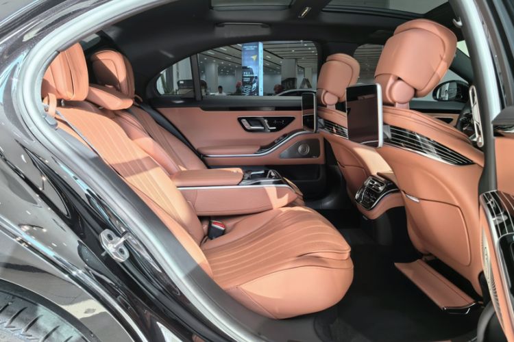 Used Mercedes-Benz S-Class 2024 S 450 L 4MATIC Interior 11