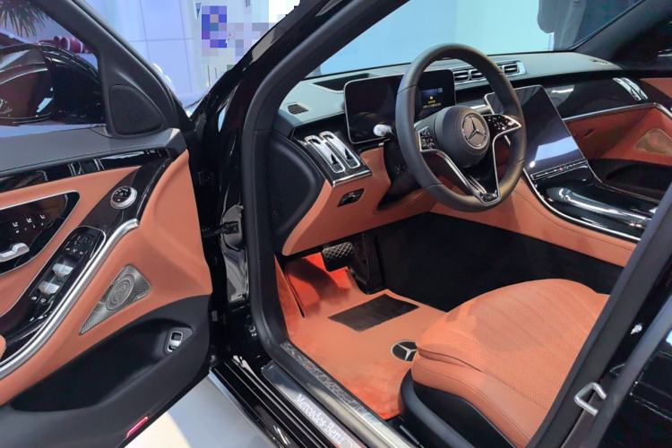 Used Mercedes-Benz S-Class 2024 Restyled S 400 L Luxury Edition Interior 2