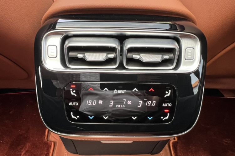 Used Mercedes-Benz S-Class 2024 Restyled S 400 L Business Version Interior 2