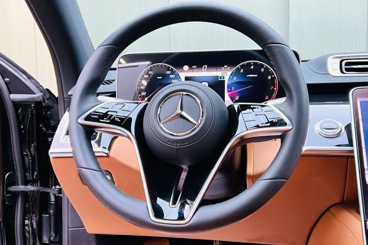 Used Mercedes-Benz S-Class 2024 Restyled S 400 L Luxury Edition Interior 2
