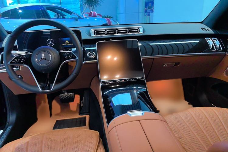 Used Mercedes-Benz S-Class 2024 Restyled S 400 L Luxury Edition Interior 3