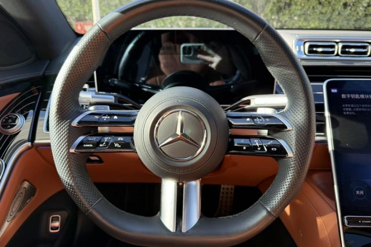 Used Mercedes-Benz S-Class 2024 S 450 L 4MATIC Interior 3
