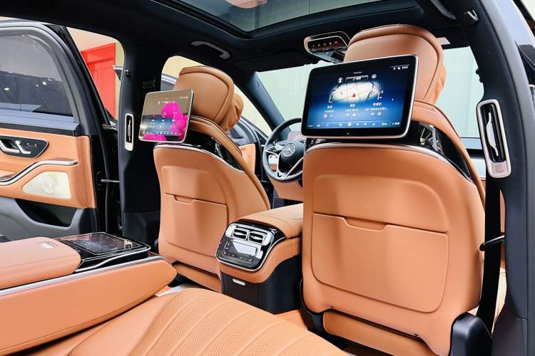 Used Mercedes-Benz S-Class 2024 Restyled S 400 L Luxury Edition Interior 3