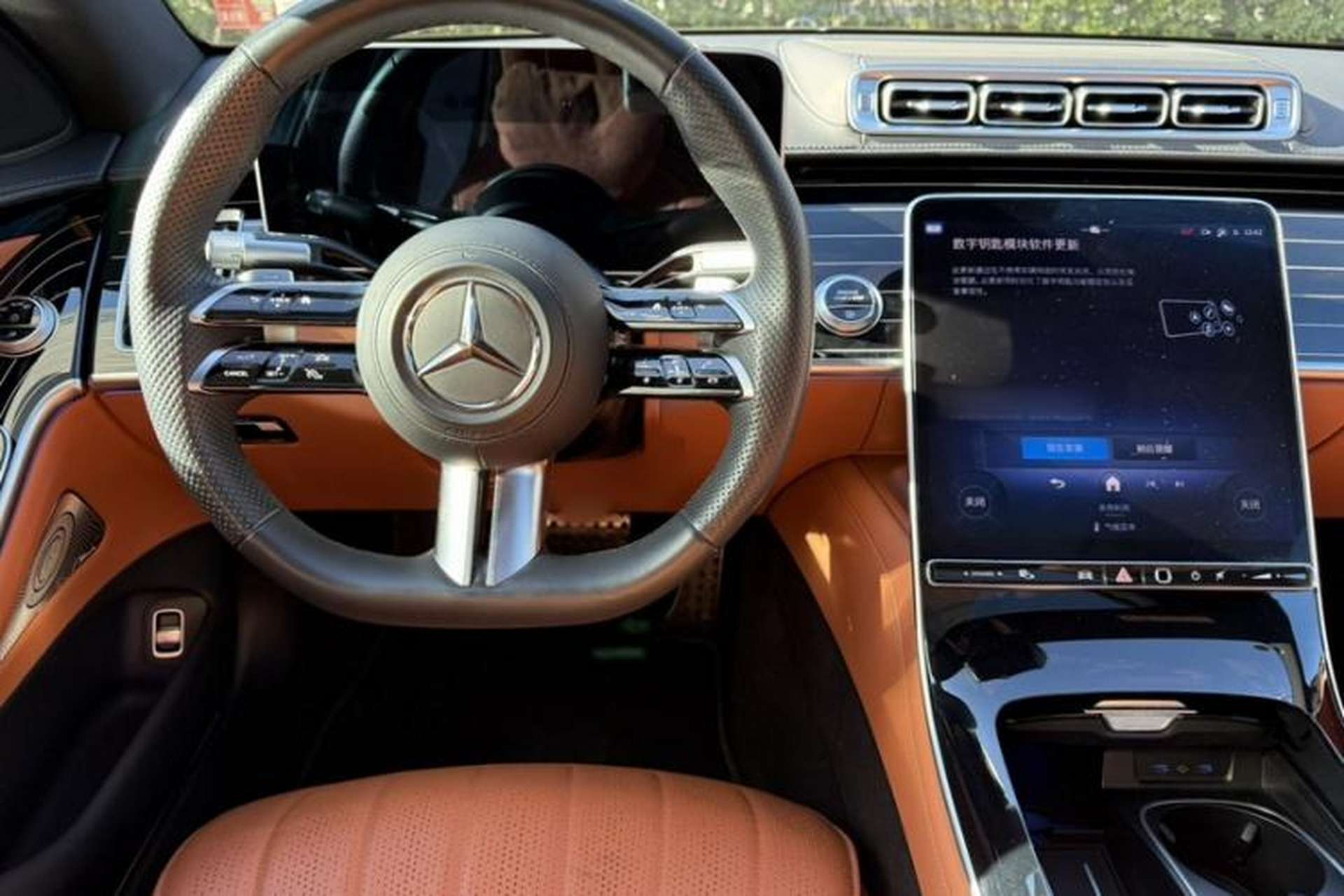 Used Mercedes-Benz S-Class 2024 S 450 L 4MATIC Interior 4