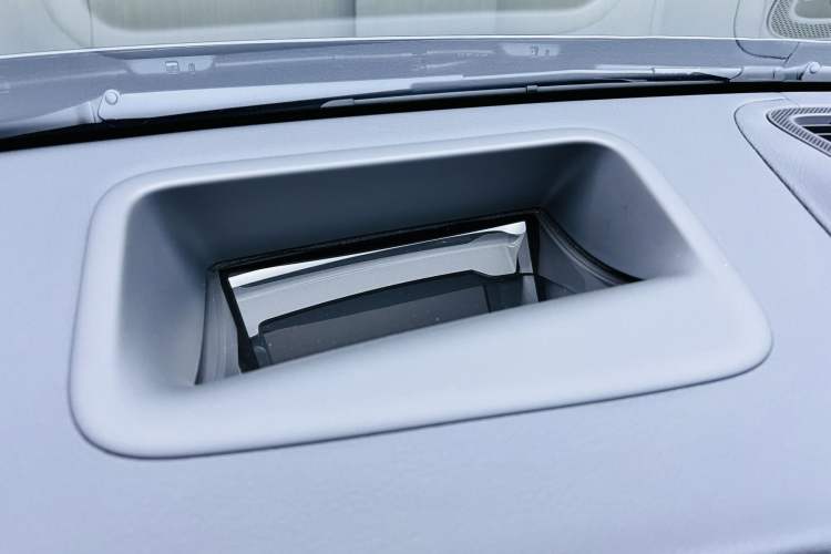 Used Mercedes-Benz S-Class 2024 Restyled S 400 L Luxury Edition Interior 4