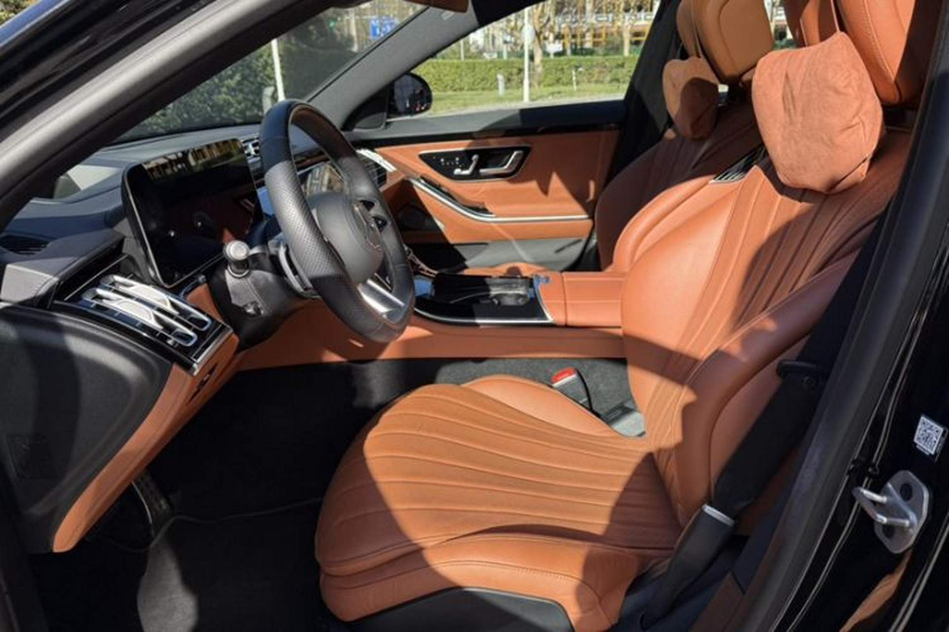 Used Mercedes-Benz S-Class 2024 S 450 L 4MATIC Interior 5