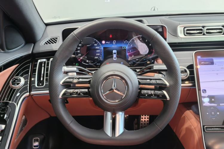 Used Mercedes-Benz S-Class 2024 S 450 L 4MATIC Interior 5