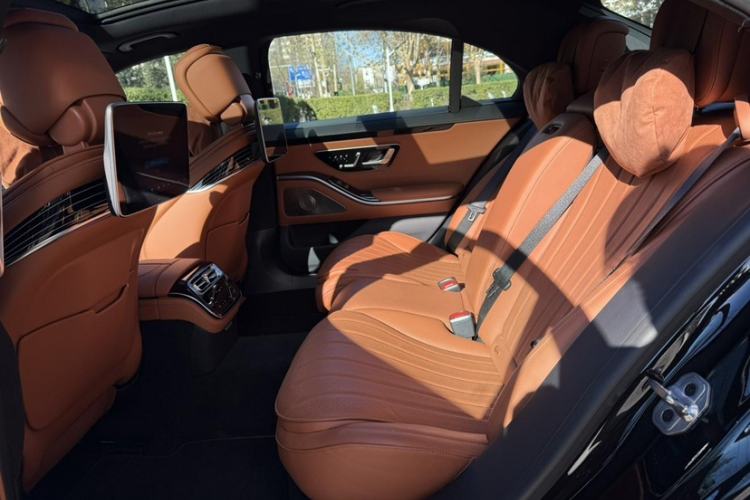 Used Mercedes-Benz S-Class 2024 S 450 L 4MATIC Interior 6