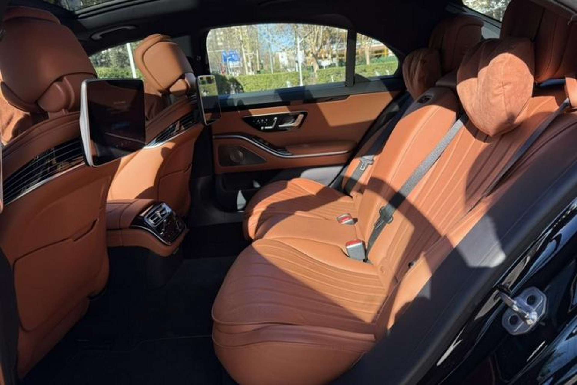 Used Mercedes-Benz S-Class 2024 S 450 L 4MATIC Interior 6