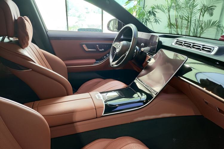 Used Mercedes-Benz S-Class 2024 Restyled S 400 L Luxury Edition Interior 6