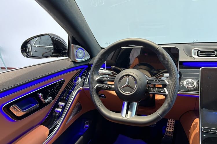 Used Mercedes-Benz S-Class 2024 S 450 L 4MATIC Interior 6