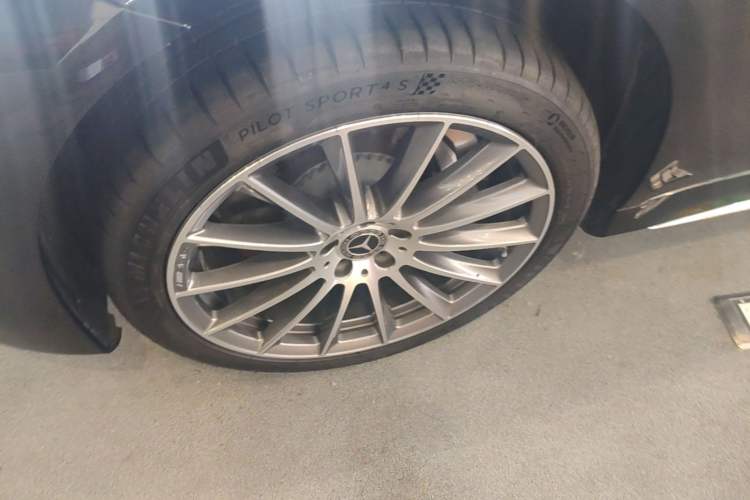 Used Mercedes-Benz S-Class 2024 S 450 L 4MATIC Left Front Wheel Hub