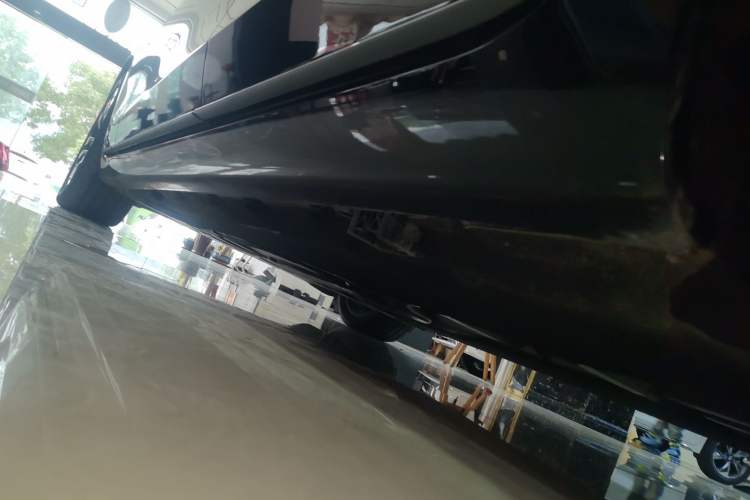 Used Mercedes-Benz S-Class 2024 S 400 L Luxury Model Left Side Sill