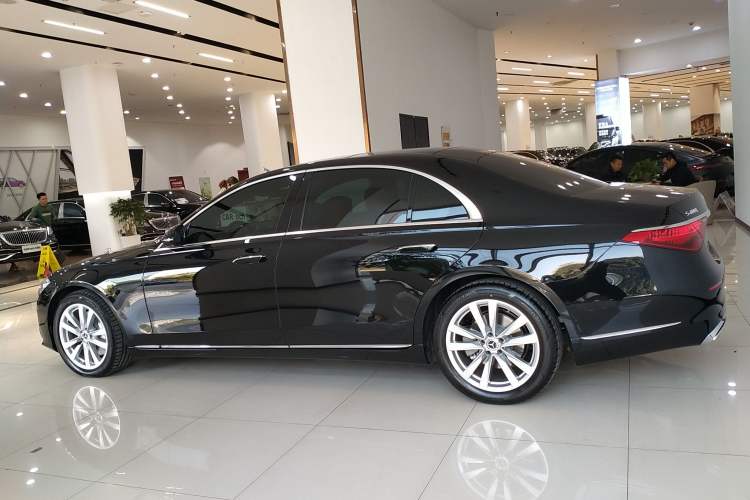 Used Mercedes-Benz S-Class 2024 Restyled S 400 L Business Version Left Side