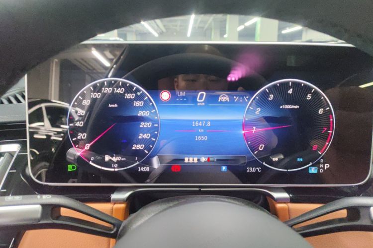 Used Mercedes-Benz S-Class 2024 S 450 L 4MATIC Odometer Close Up