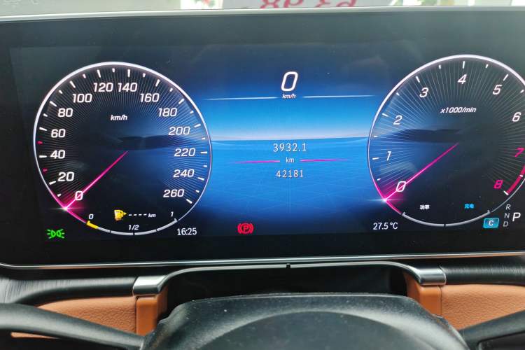Used Mercedes-Benz S-Class 2024 S 400 L Business Model Odometer Close Up