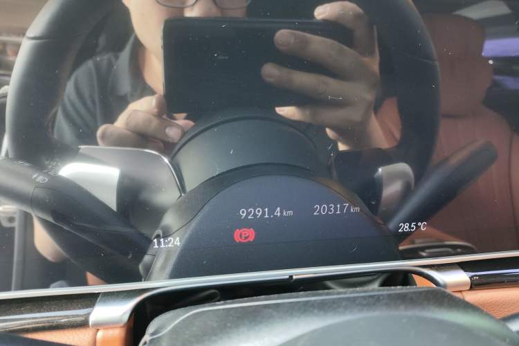 Used Mercedes-Benz S-Class 2024 Restyled S 400 L Luxury Edition Odometer Close Up
